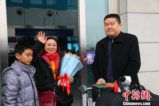 湖北3名援阿妇产专家载誉回国